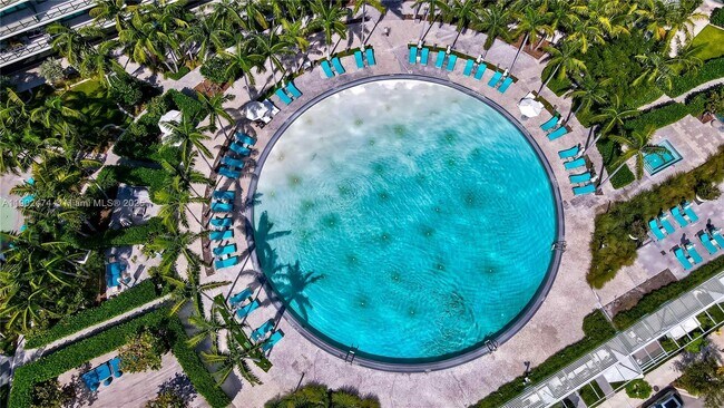 Building Photo - 480 NE 31st St