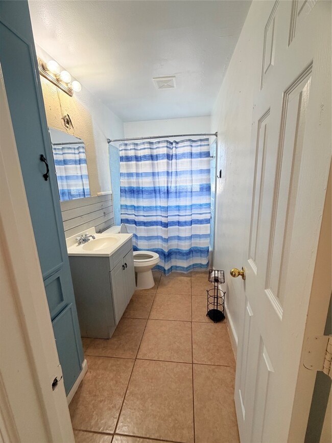 Building Photo - 207 Inwood Ln