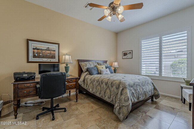 Building Photo - 65473 E Rose Ridge Dr