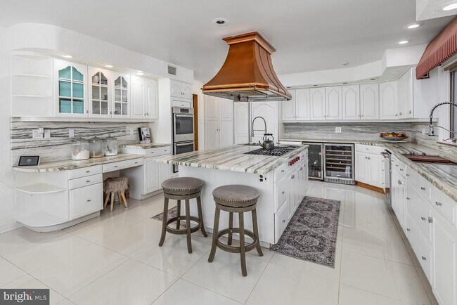 Building Photo - 1322 Commissioners Rd