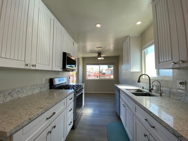 Building Photo - Beautiful 55+ Senior Community Single Story Home in Costa Serena!