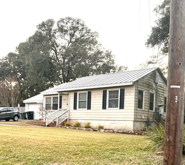 Building Photo - 1100 Hawthorne St