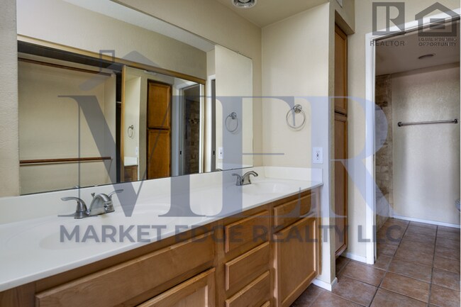 Building Photo - 2Bed/2Bath Home at Alma School/Southern! $...