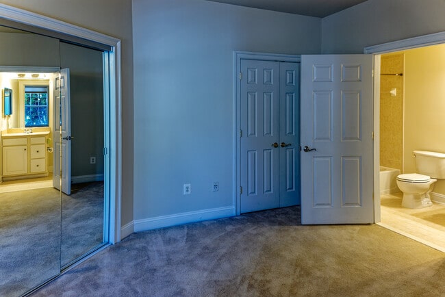 Building Photo - 315 King Farm Blvd