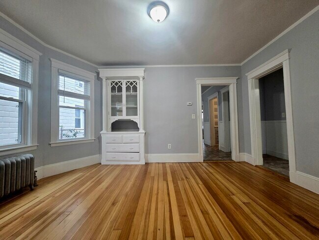 Building Photo - 19 Leavitt St