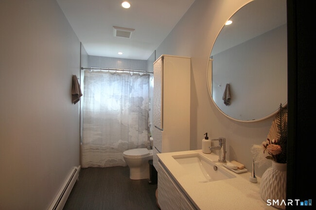 Building Photo - 83 Quinlan Ave