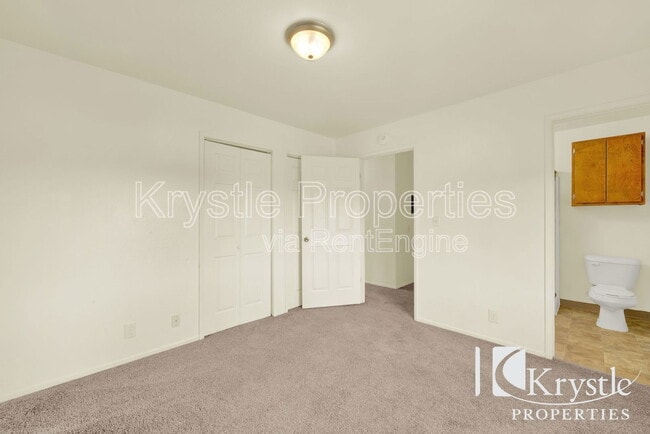 Building Photo - 136 Frisbie St