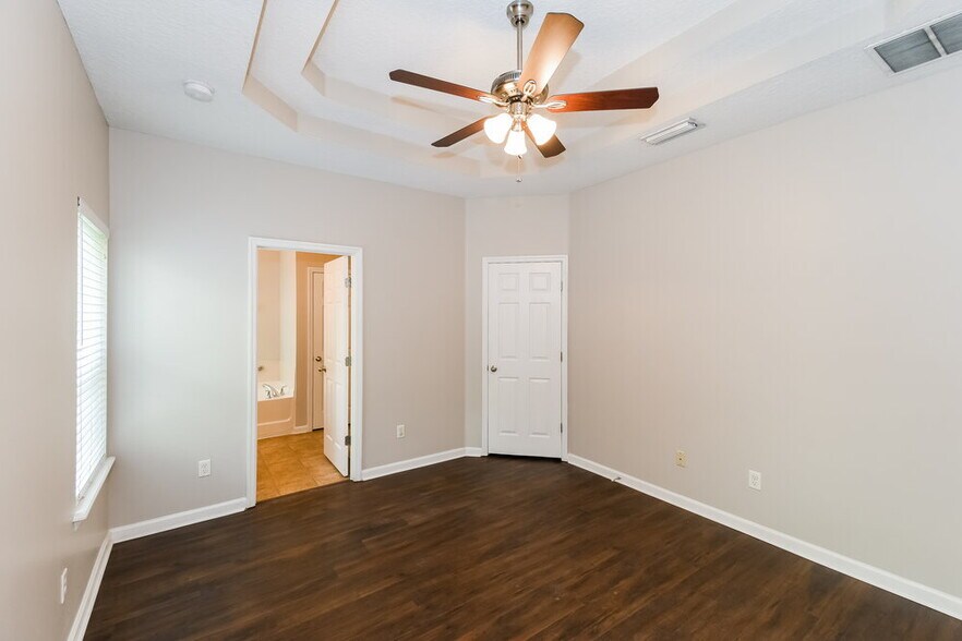 Building Photo - 10975 Campus Heights Ln