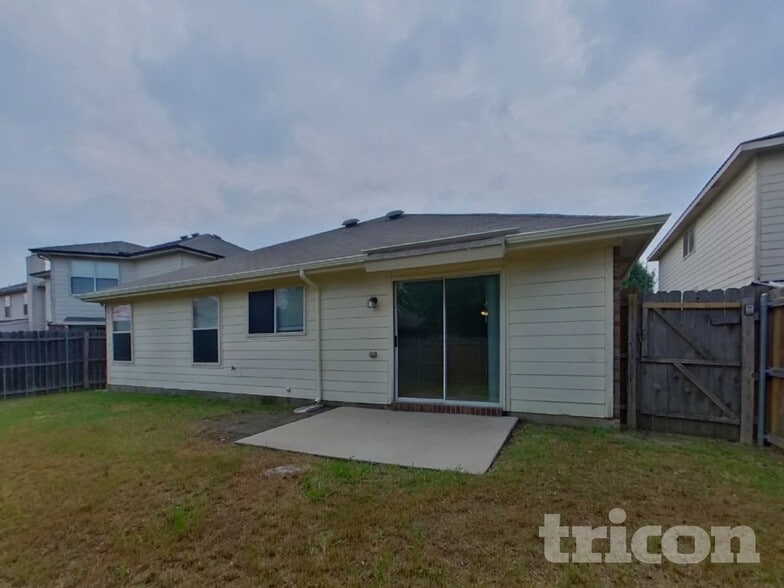 Building Photo - 4845 Leaf Hollow Dr