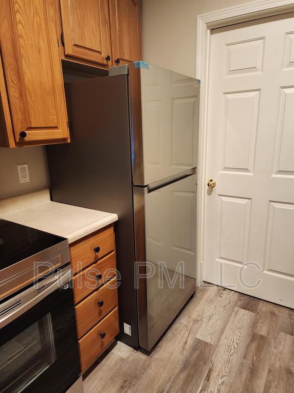 Building Photo - 2990 Sequoia Dr