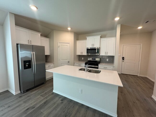 Building Photo - BRAND NEW 4-Bedroom Home in Lindale!