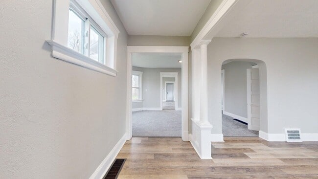 Building Photo - Lorain/W.73 neighborhood, updated 3 bed/1 bath single family house.