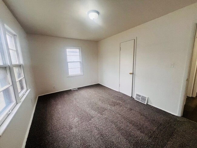 Building Photo - Beautifully Updated 4 Bedroom 1.5 Bathroom Home located Northeast Wichita, KS.