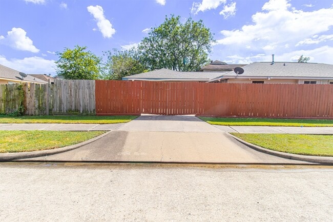 Building Photo - 918 Littleport Ln
