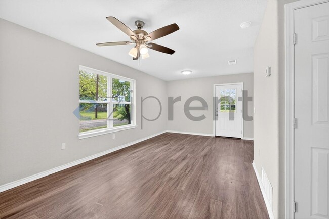 Building Photo - 317 Jones St