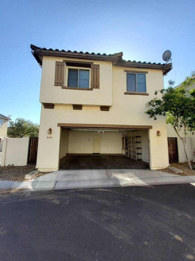 Building Photo - Newer Phoenix Home