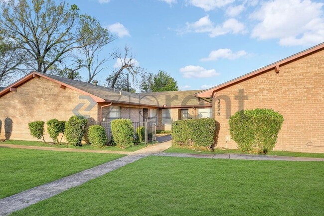 Building Photo - 3225 Crites St