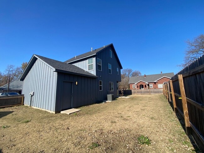 Building Photo - Stunning 3 bed 2.5 bath for rent in Coweta!!