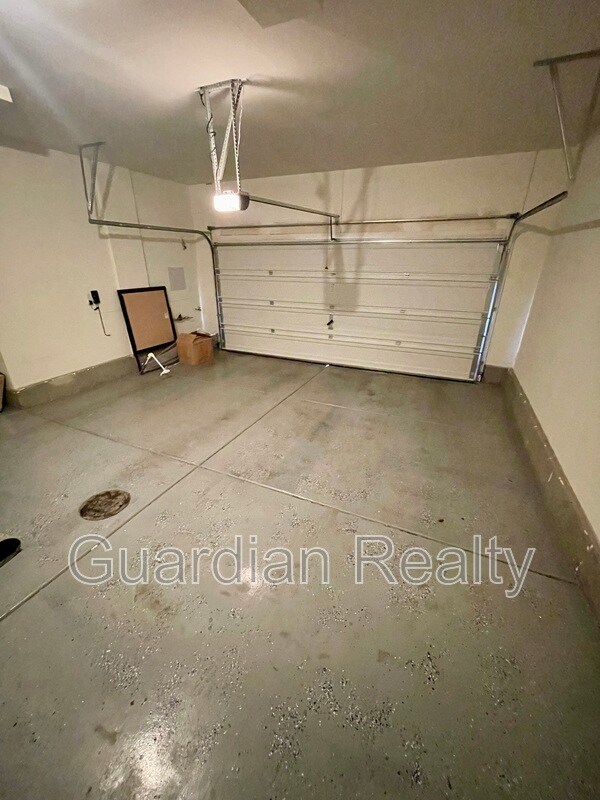 Building Photo - 3189 Brynley Ave