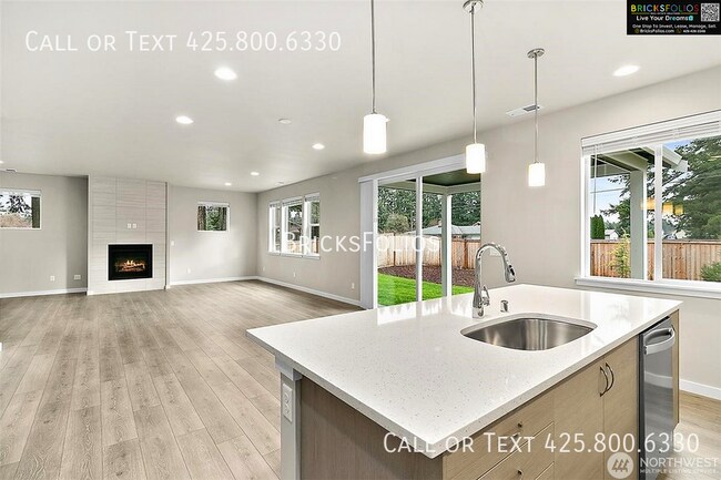 Building Photo - 16217 8th Ave E