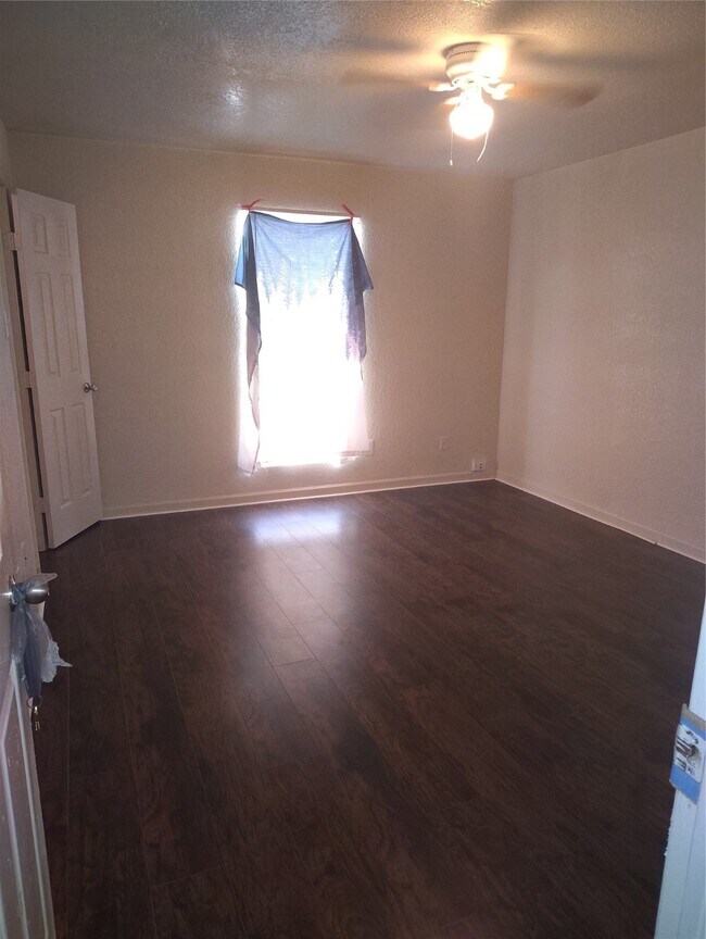 Building Photo - 8100 Creekbend Dr
