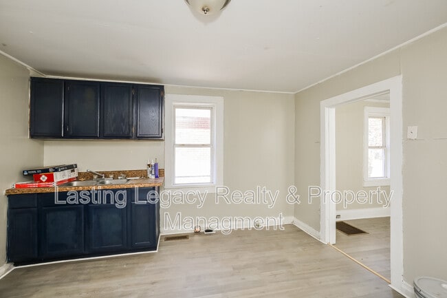 Building Photo - 438 24th St NW