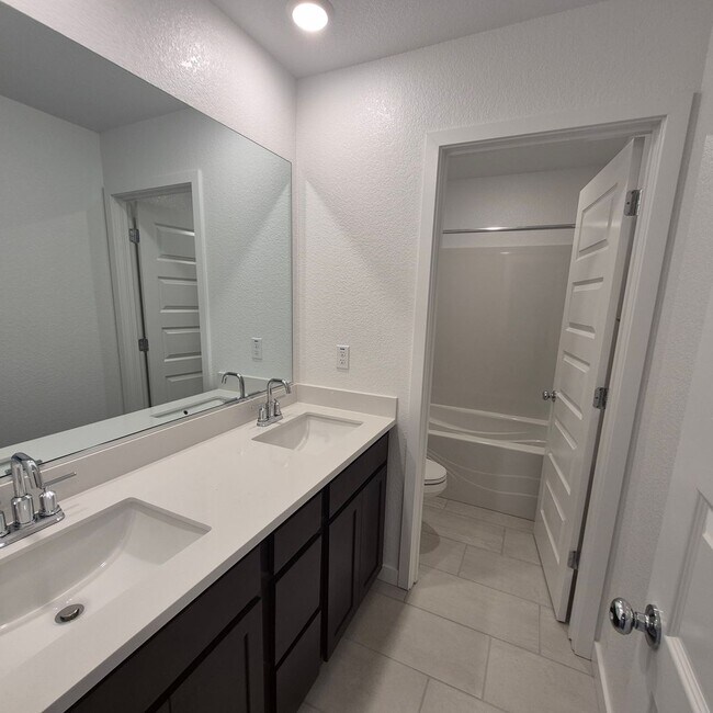 Building Photo - Brand New 4 Bedroom Home in Lennar's Cyan Community