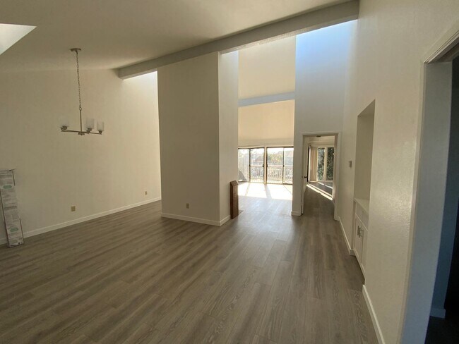 Building Photo - 3 Bedroom Condo on the Bay!