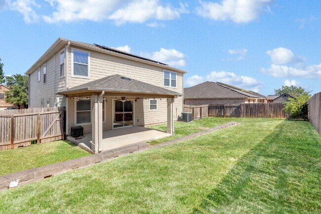 Building Photo - "2 WEEKS FREE! Spacious 4-Bedroom Sanctuary with 3 Full Baths and Solar Panels!"