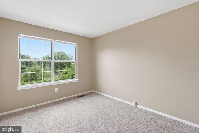 Building Photo - 9571 Tudor Oaks Dr