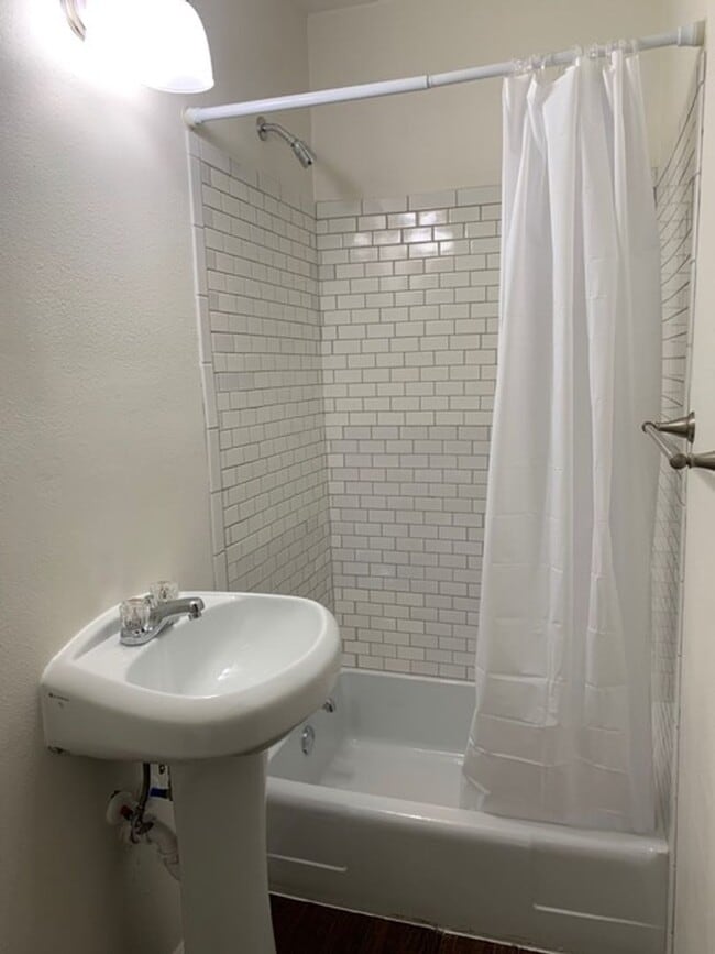 Building Photo - 1400 Glendale St