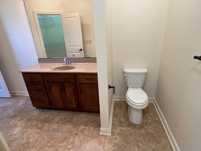 Building Photo - 2712 London Dr