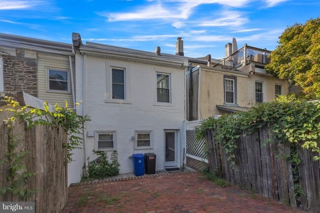 Building Photo - 175 Dupont St