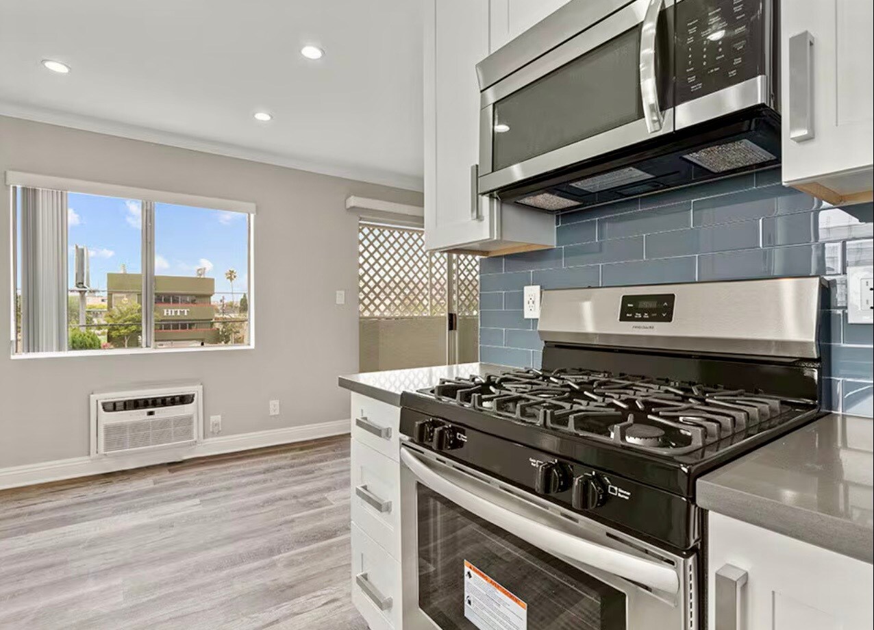 Building Photo - 3855 Vinton Ave