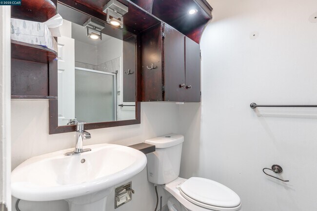 Building Photo - 2345 Paloma Ct