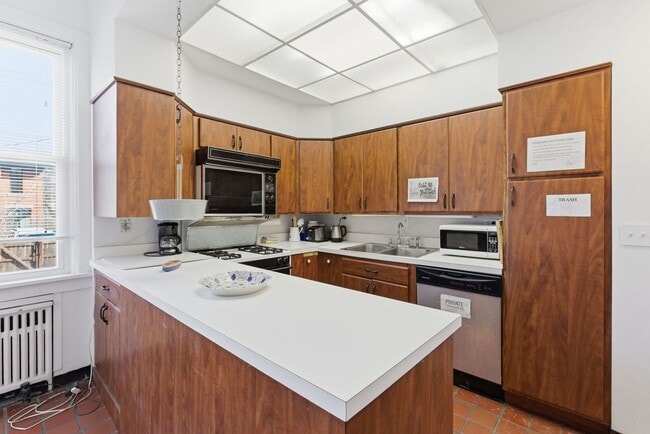 Building Photo - 2001 Orrington Ave