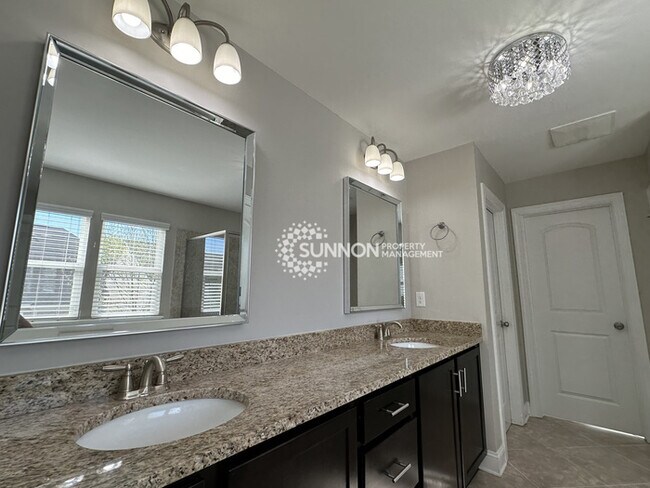 Building Photo - 4 Bedroom 2.5 Bathroom in Indian Trail