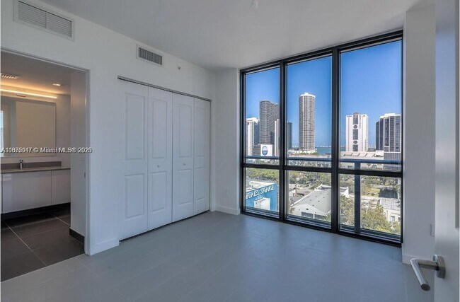 Building Photo - 1600 NE 1st Ave