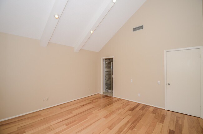 Building Photo - 130 Sugar Berry Cir