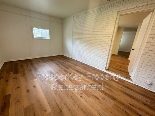 Building Photo - 6311 Bradshaw Dr