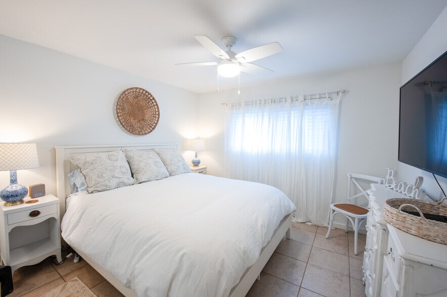 Building Photo - 4880 Sandyland Rd