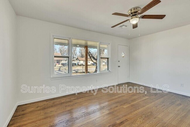 Building Photo - 300 SE 48th St