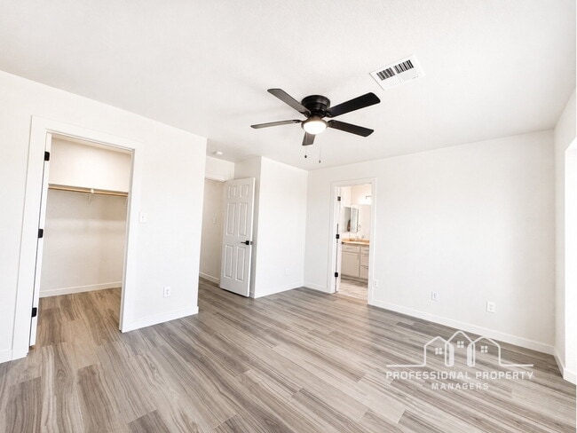 Building Photo - 4-bedroom, 2-bathroom home in Desert Oasis