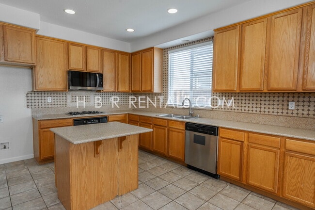 Building Photo - 803 Twin Oaks Dr