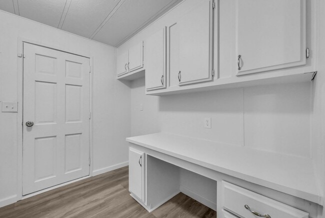 Building Photo - 3 bedroom home in a huge lot