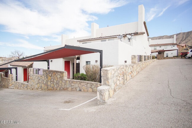 Primary Photo - 4200 Camelot Heights Dr