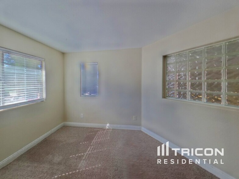 Building Photo - 1584 Bright View Dr