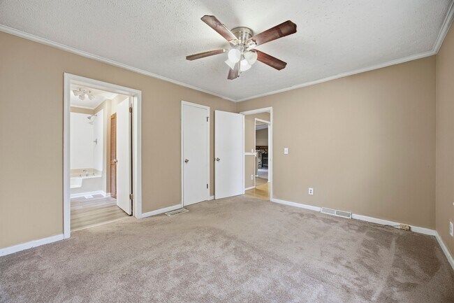 Building Photo - 4434 Janice Dr SW