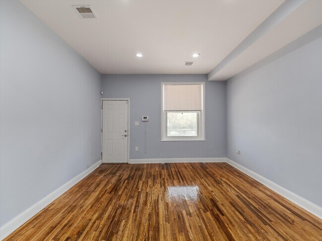 Building Photo - 19 Osborn St