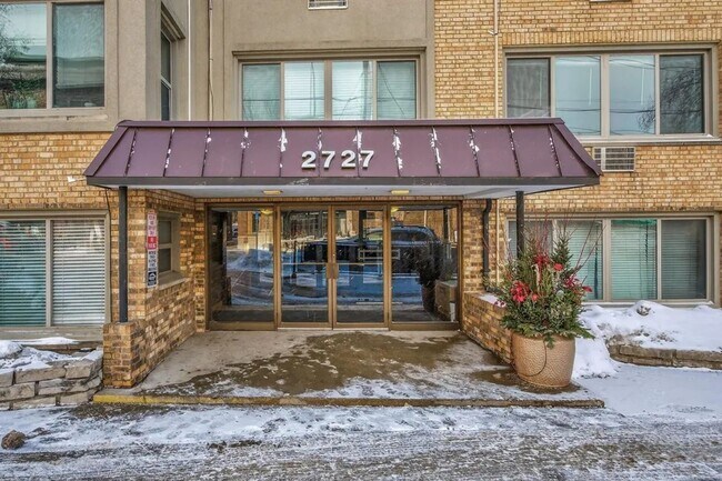Building Photo - 2727 W 43rd St